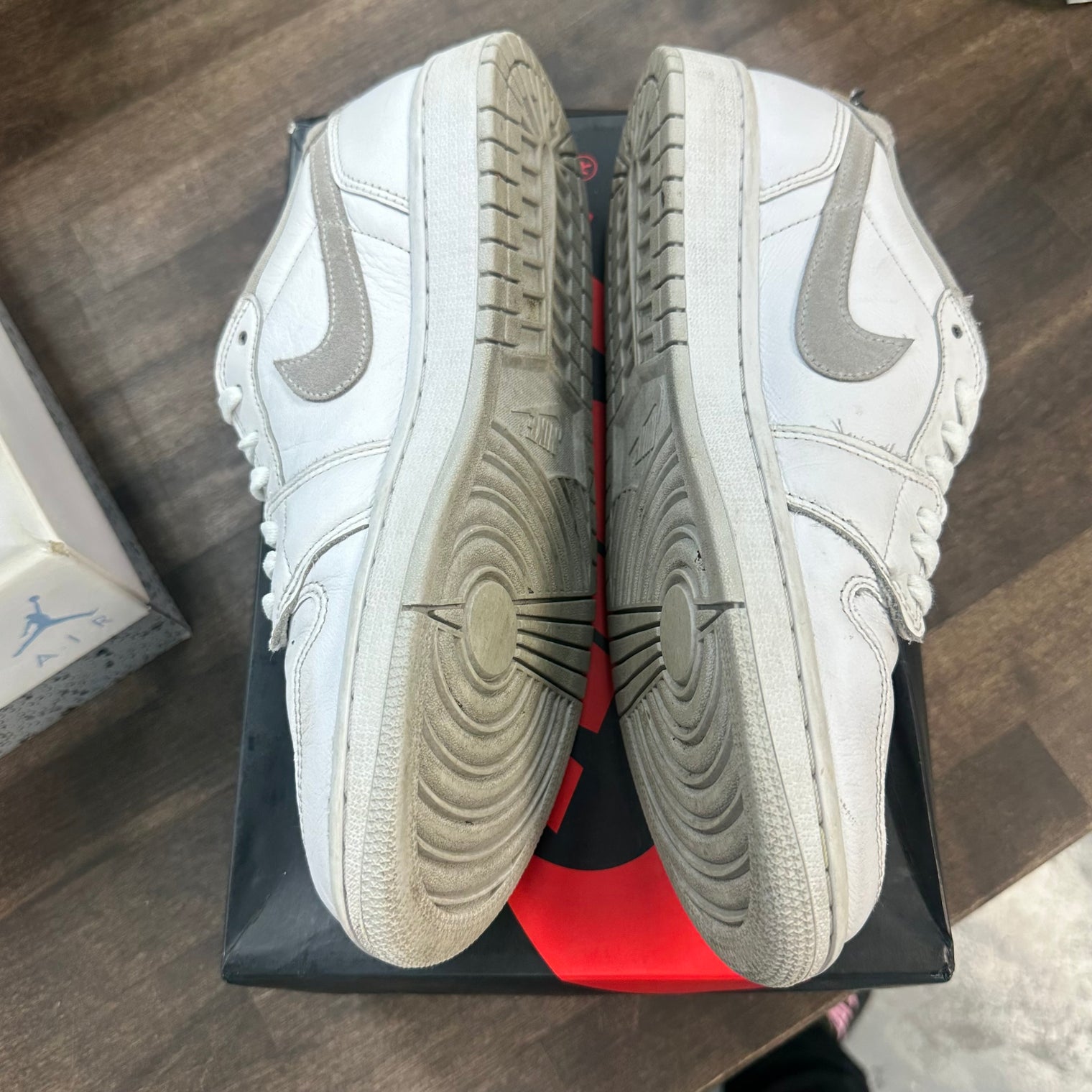 Neutral Grey Jordan 1 Low (USED)