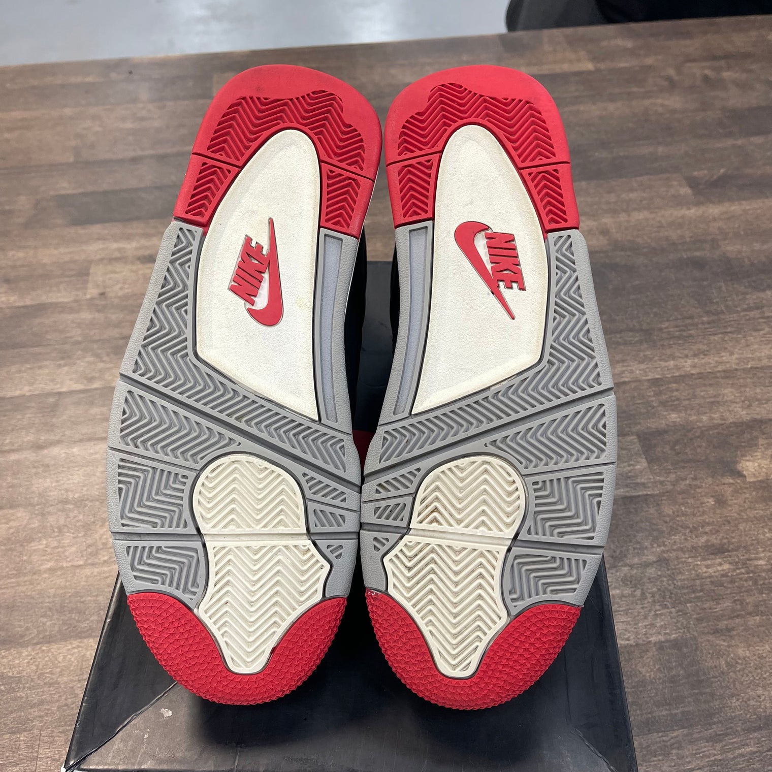 Bred Jordan 4 (2019) (USED)