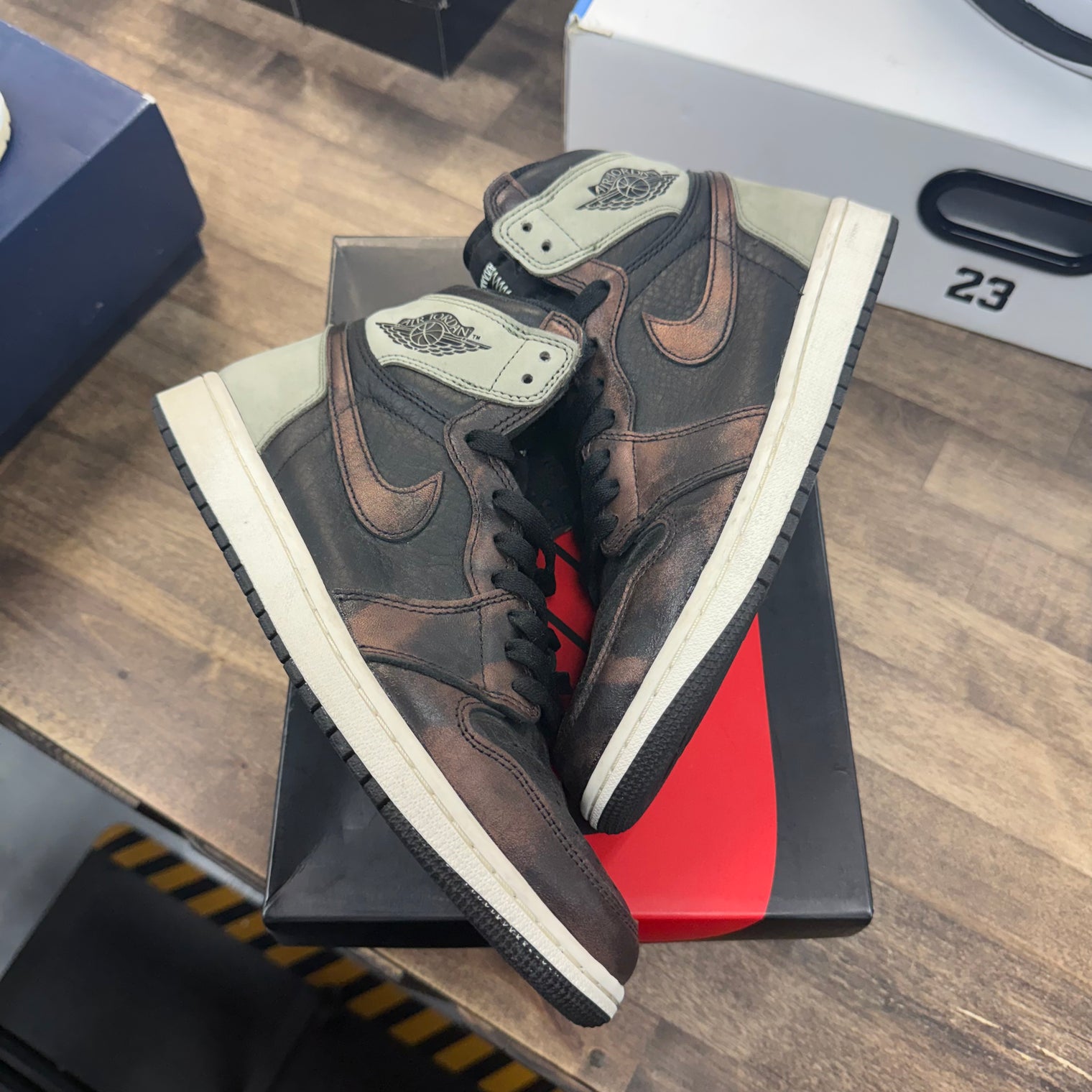 Light Army Rust Shadow Patina Jordan 1 High Retro (USED)