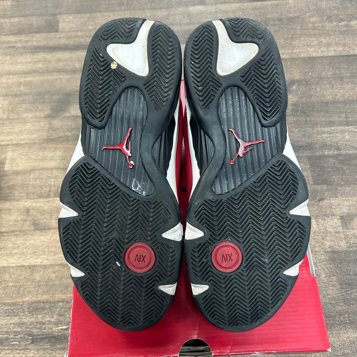 Toro Red Jordan 14 Retro (USED)