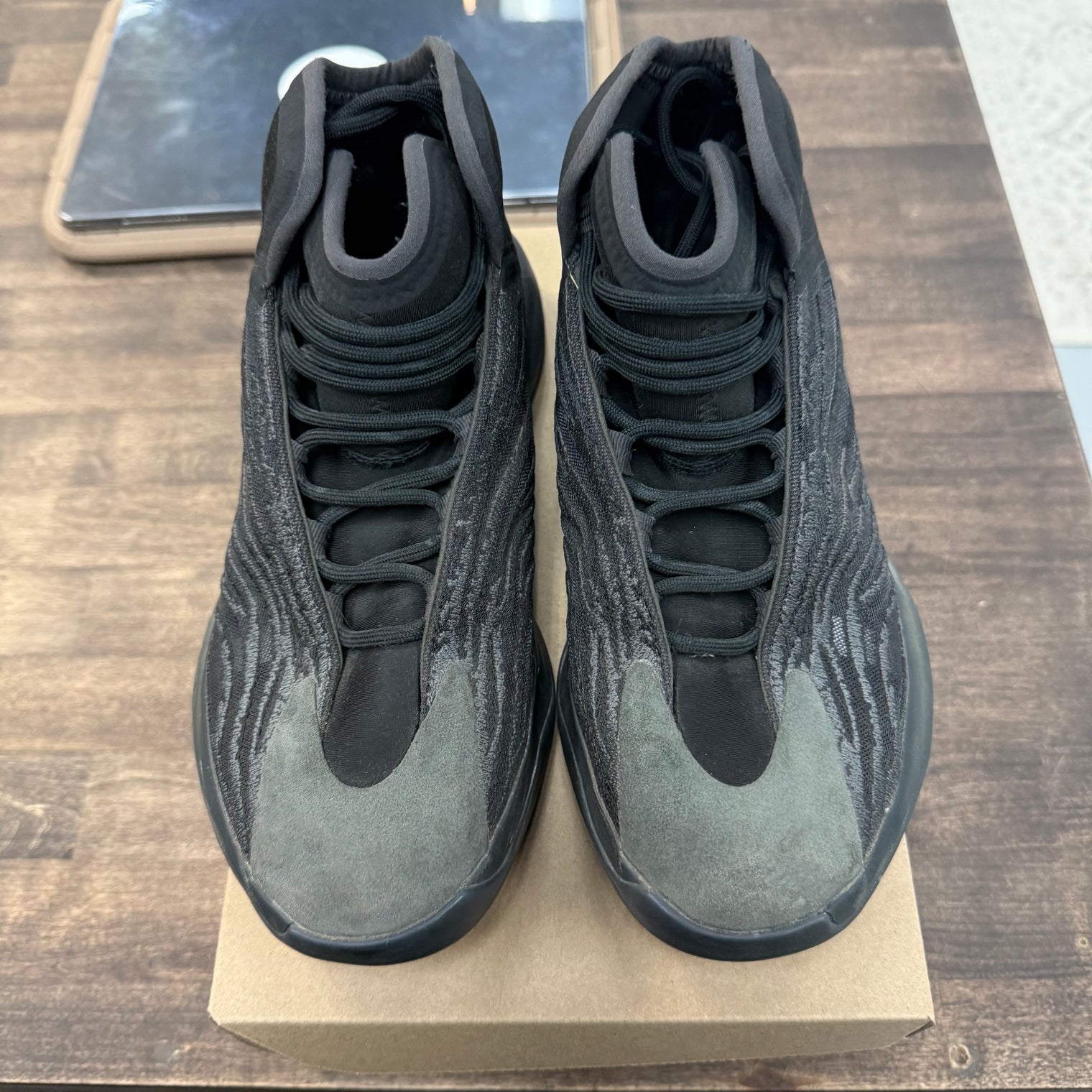 Onyx Yeezy QNTM (USED,No Box)
