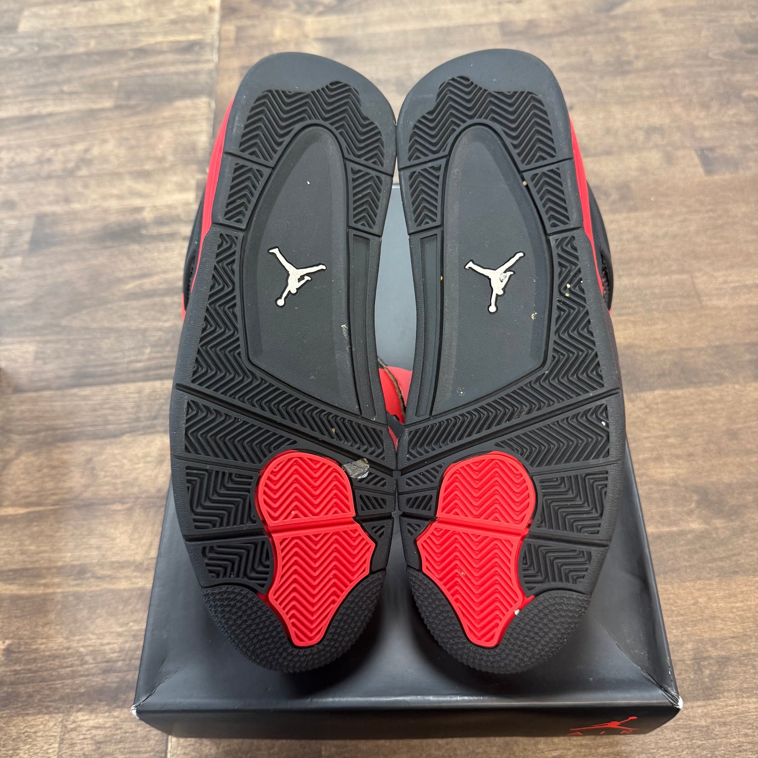 Red Thunder Jordan 4 (USED)