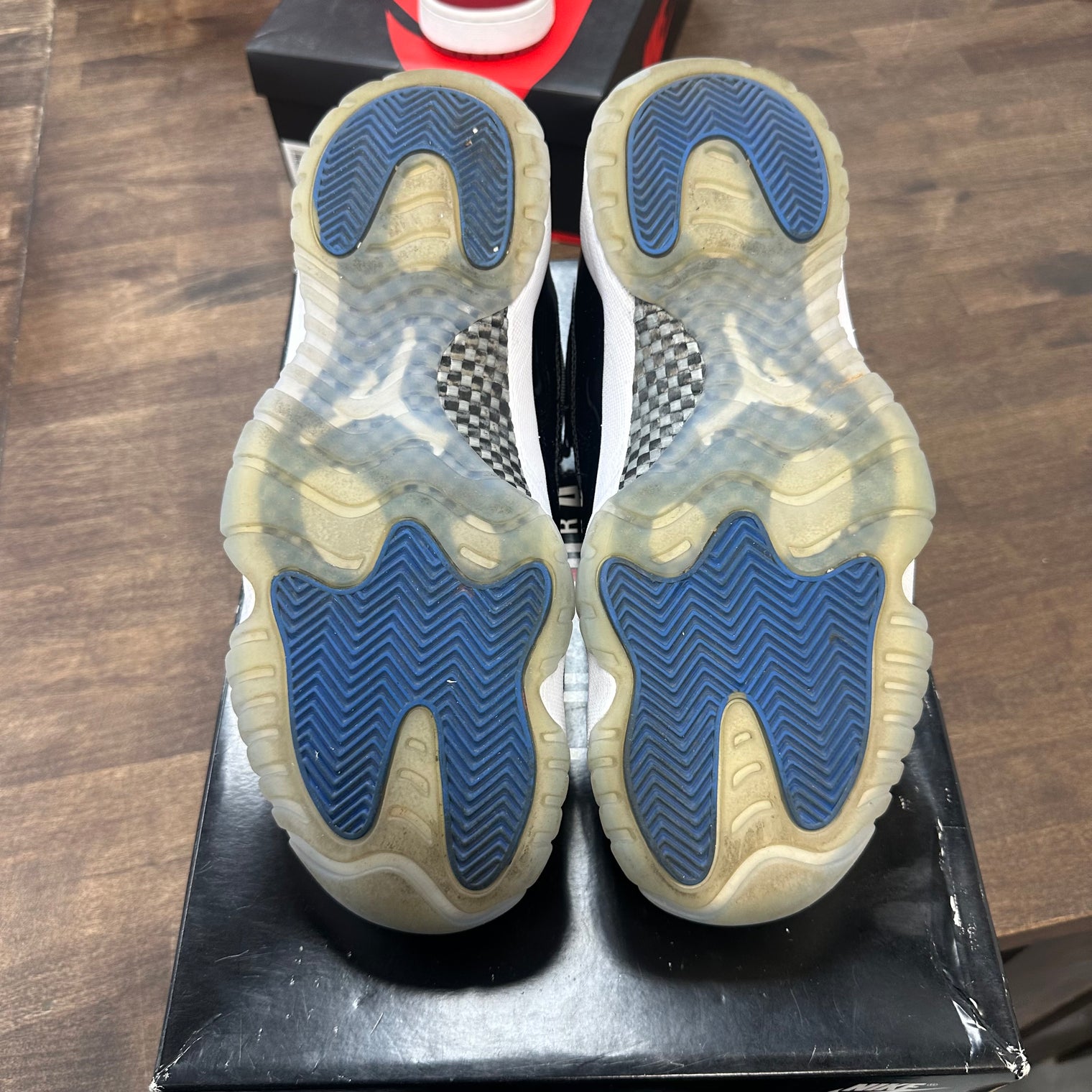 Space Jam Jordan 11 Low (USED)