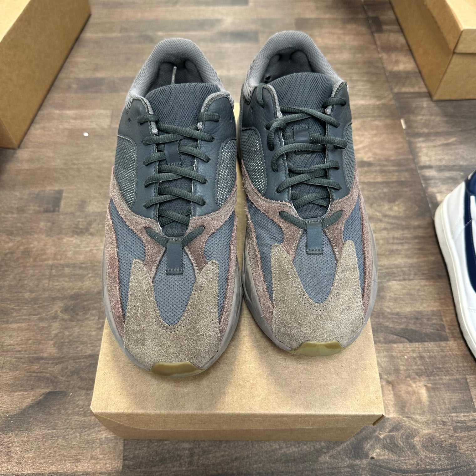 Mauve Yeezy 700 V1 (USED,No Box)
