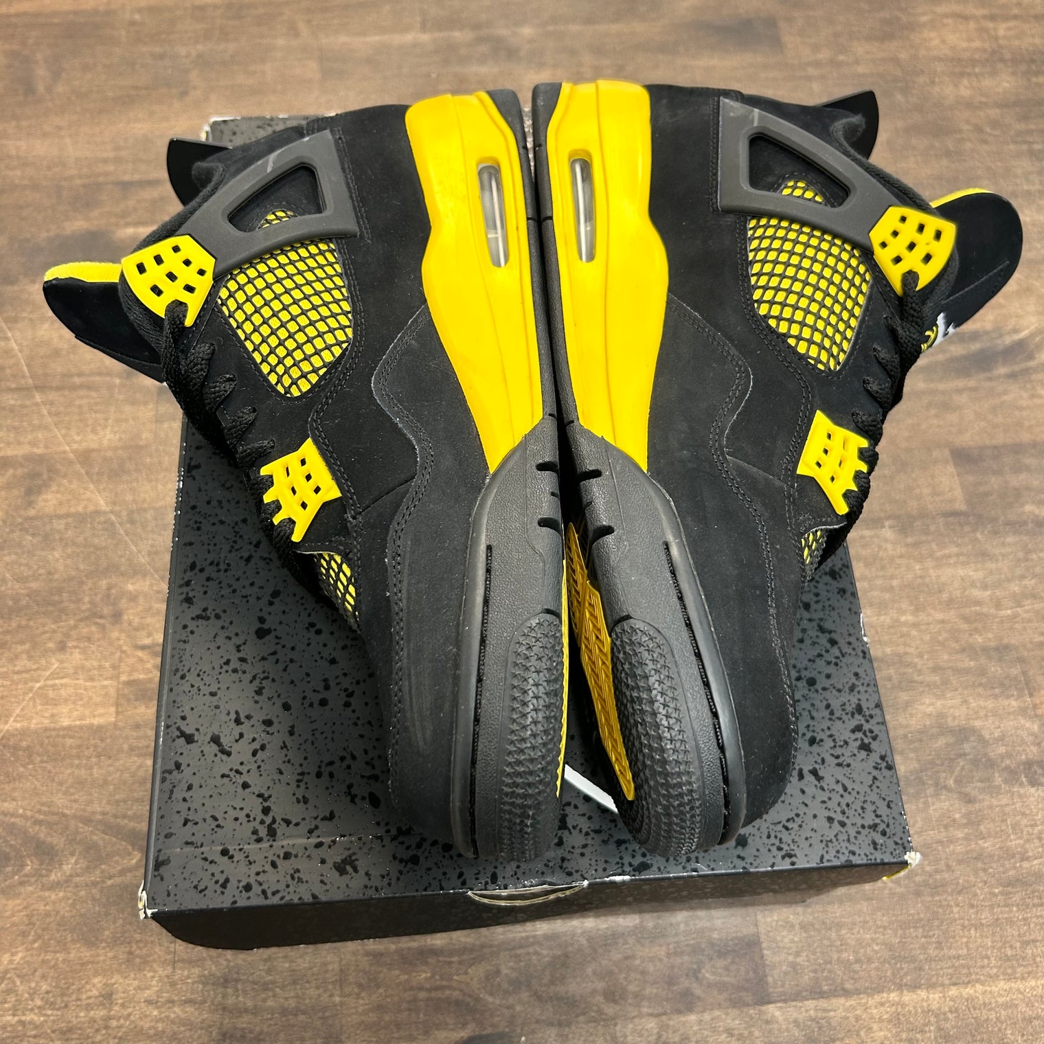 Yellow Thunder Jordan 4 (USED)