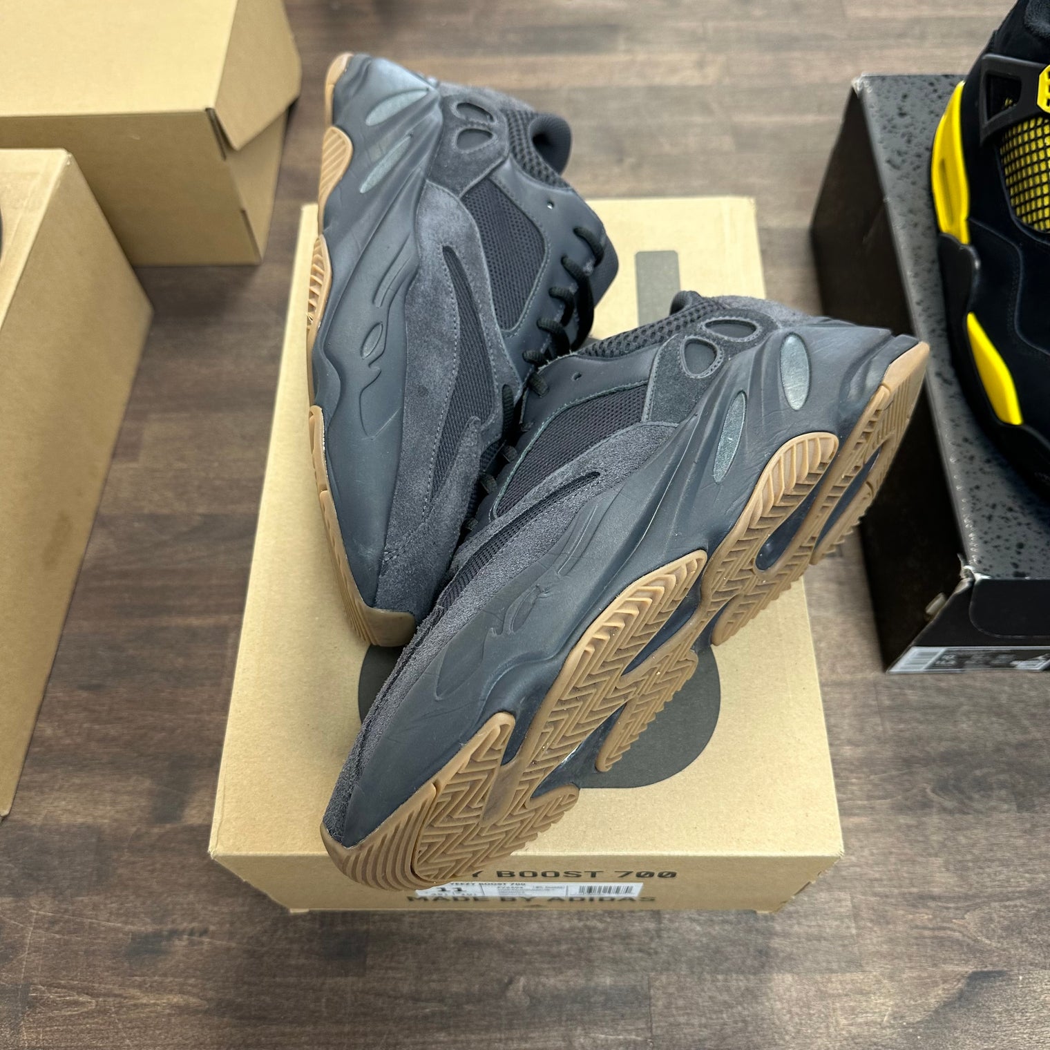 Utility Black Yeezy 700 (USED)