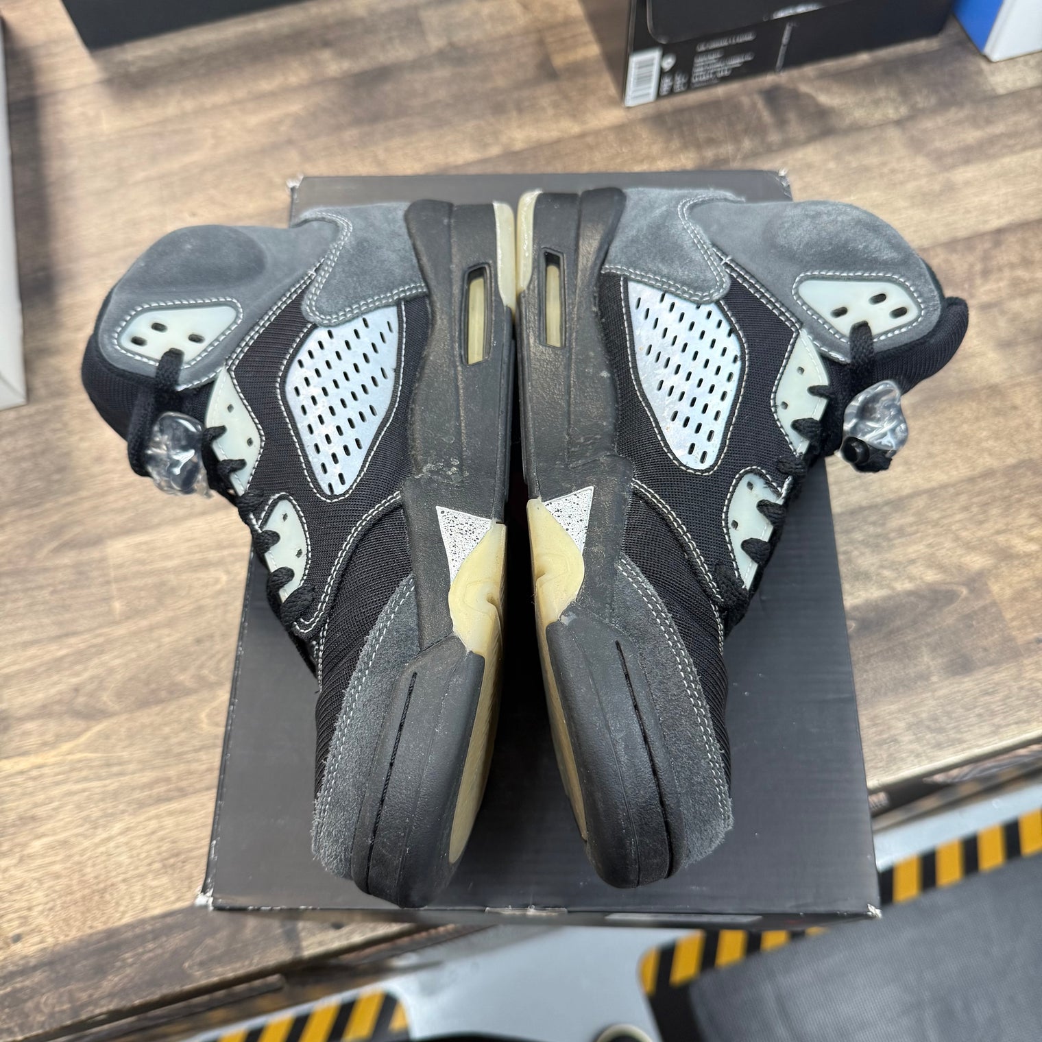 Anthracite Jordan 5 Retro (USED, no insoles)