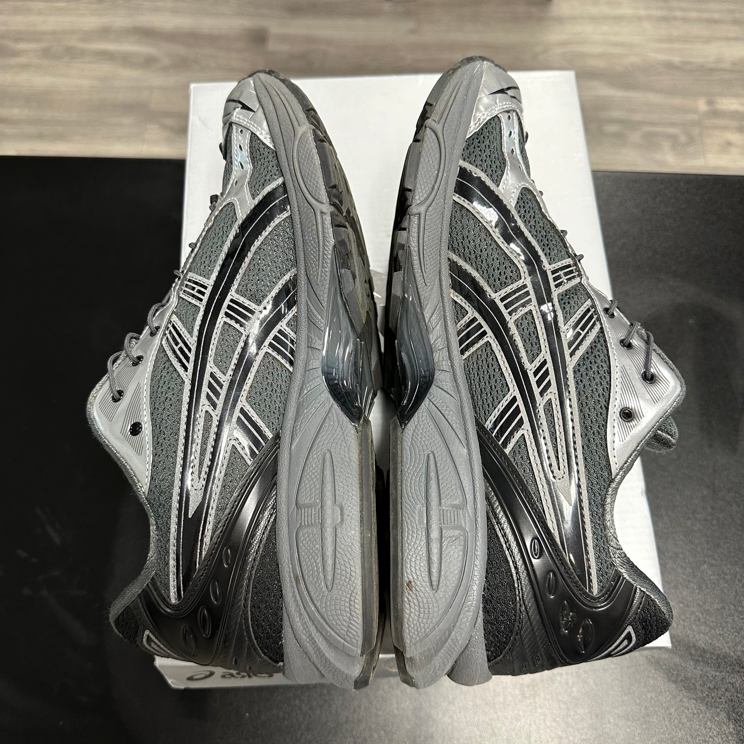 Unaffected ASICS Gel Kayano 14 Black Silver (USED)