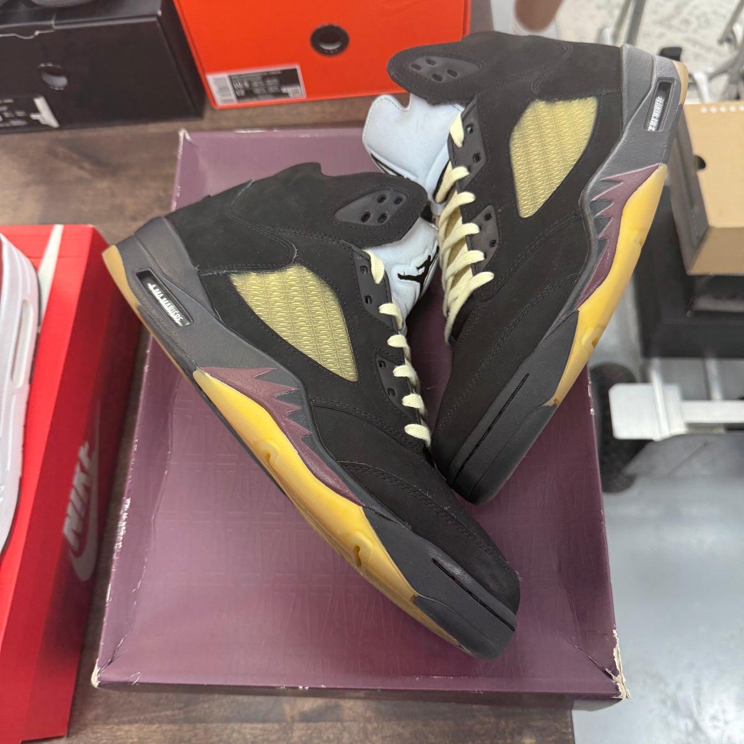 A Ma Maniere Jordan 5 Dusk (USED)