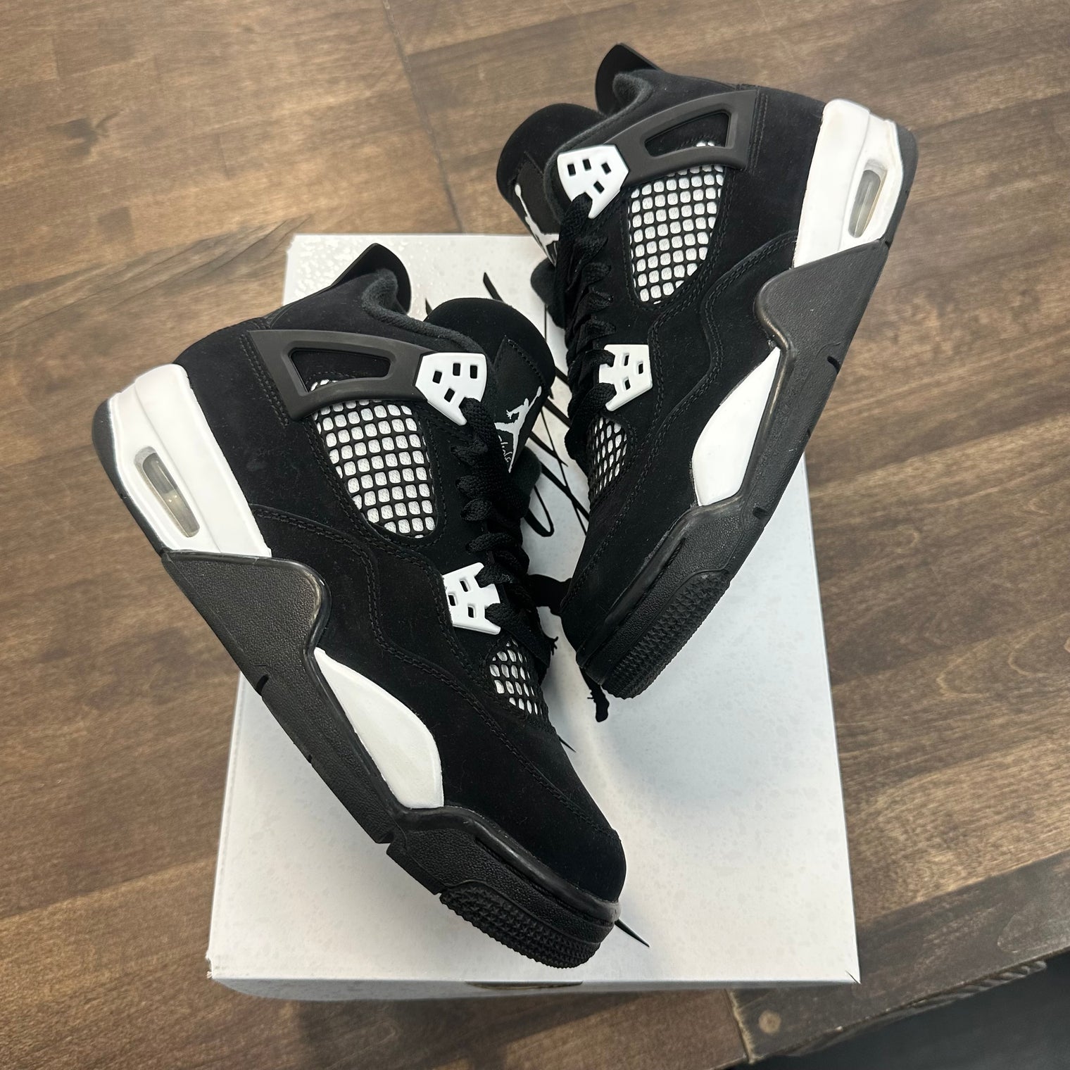 (GS) White Thunder Jordan 4 (USED)