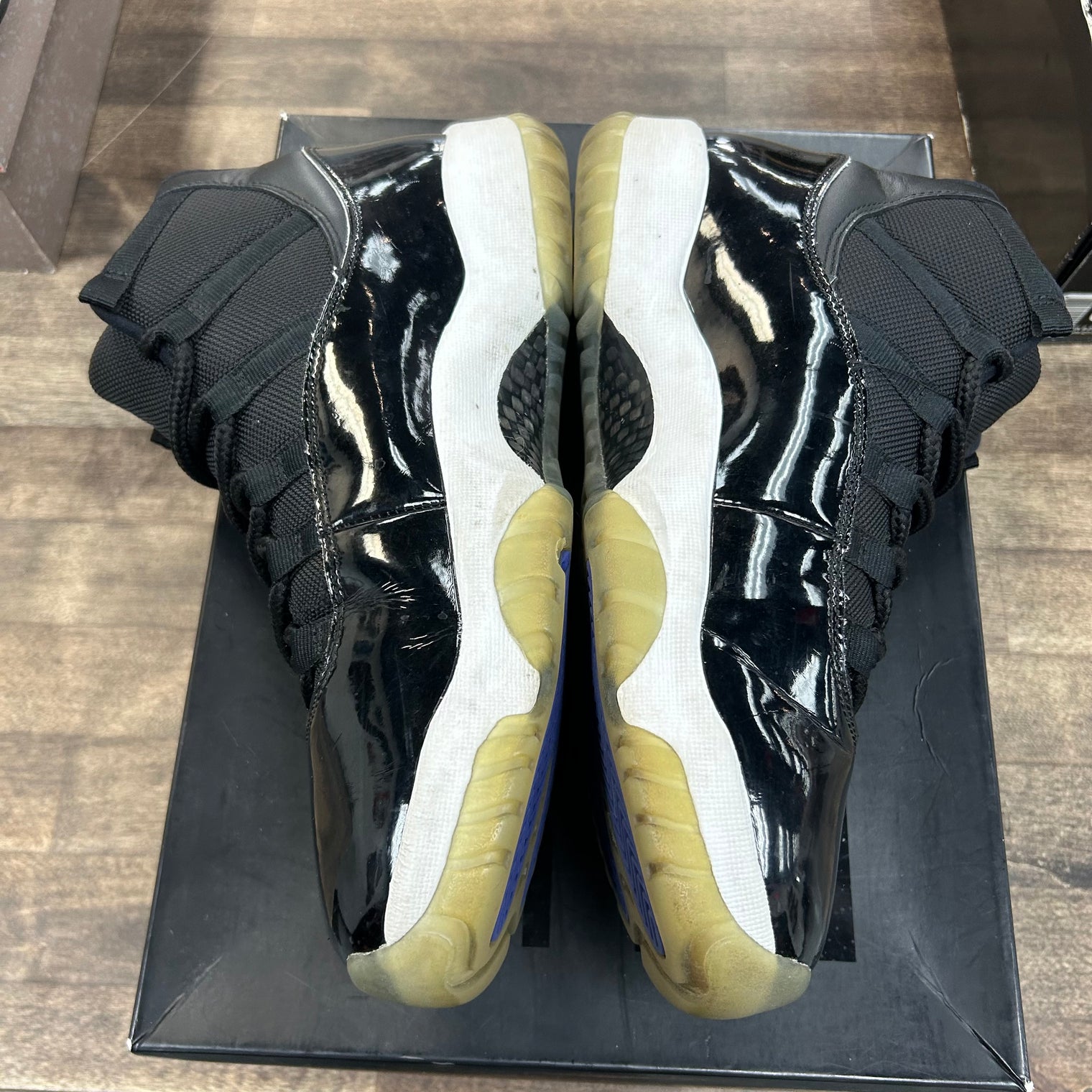 Space Jam Jordan 11 High (USED)