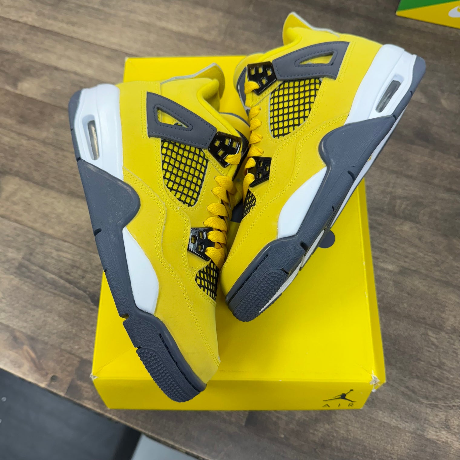 Lightning Jordan 4 (GS) (USED)