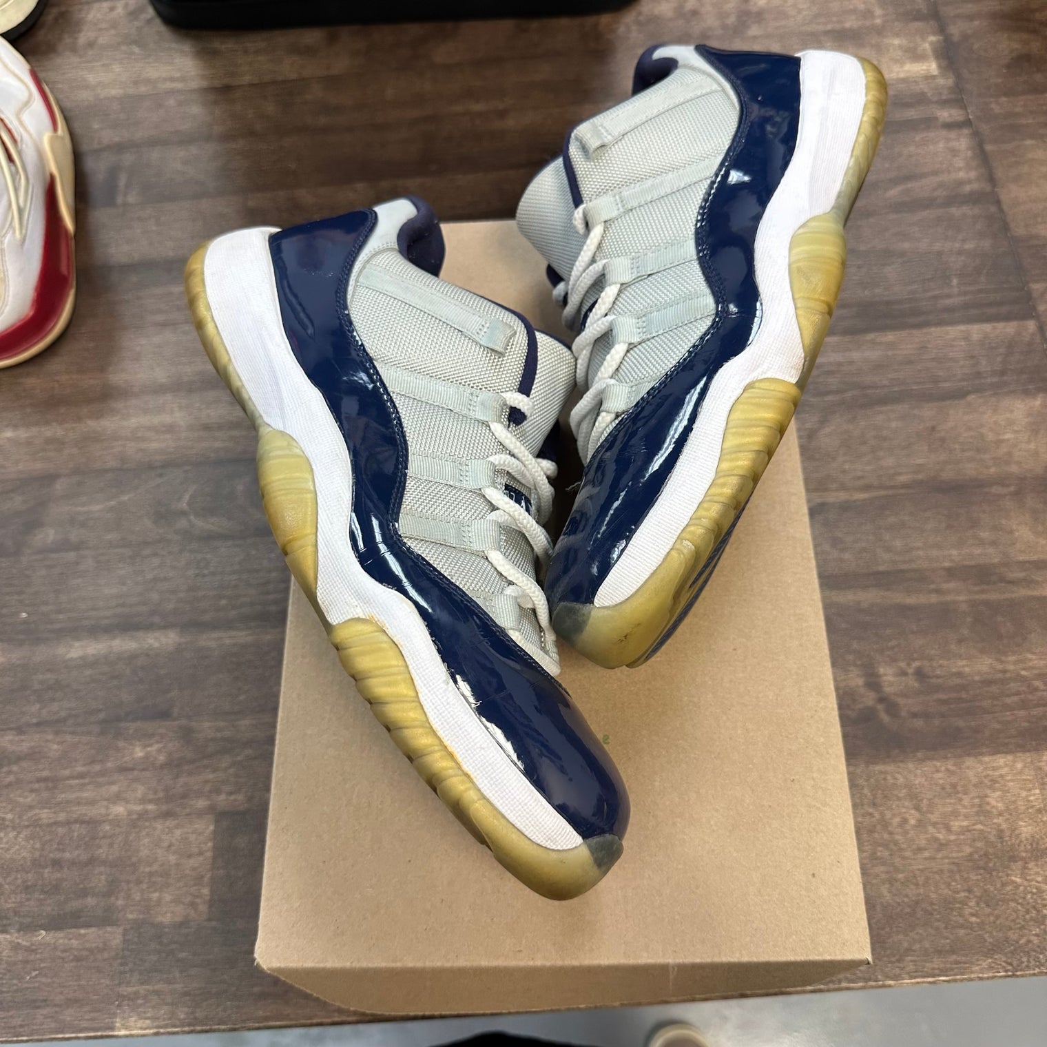 Georgetown Jordan 11 Low (USED,No Box)