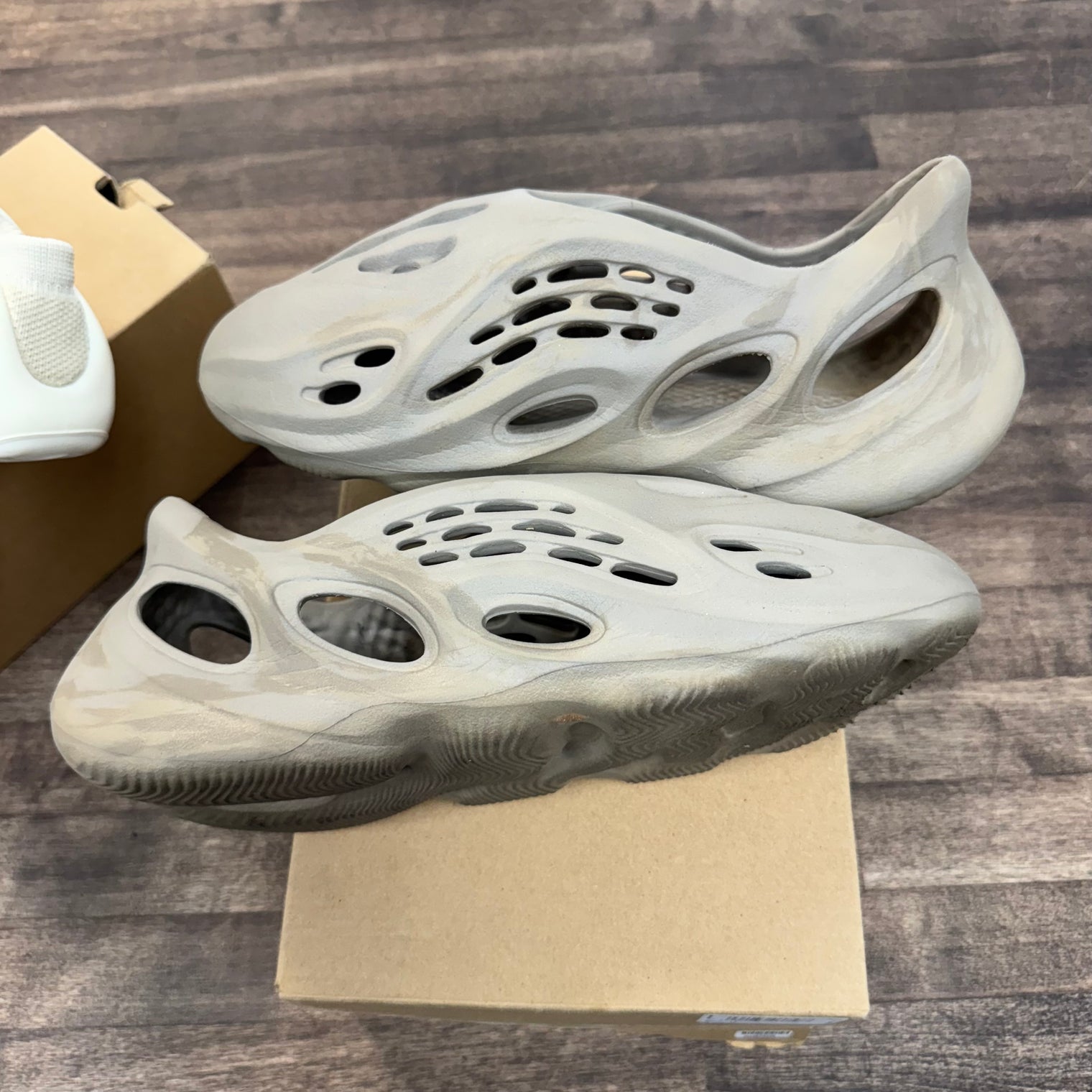 Stone Sage Yeezy Foam RNNR (USED)