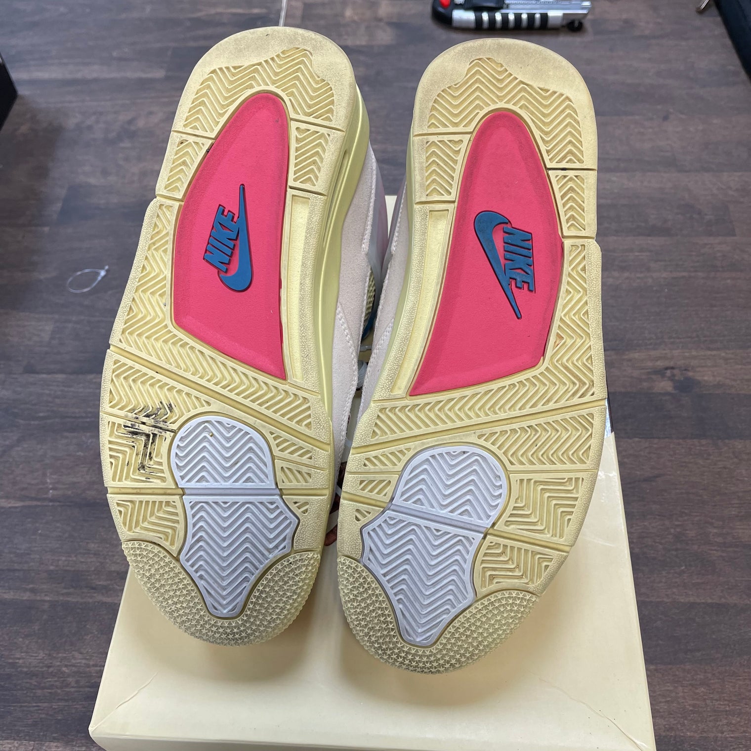 Union Guava Jordan 4 (USED)