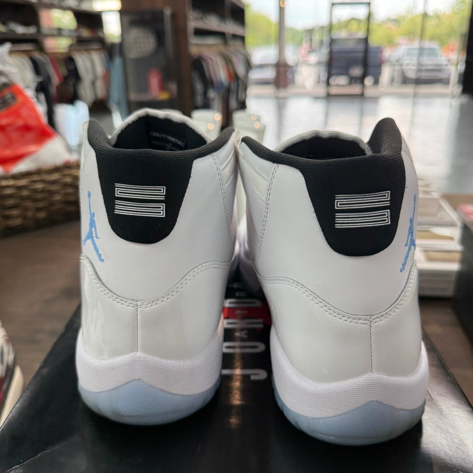 Legend Blue Jordan 11 (USED)