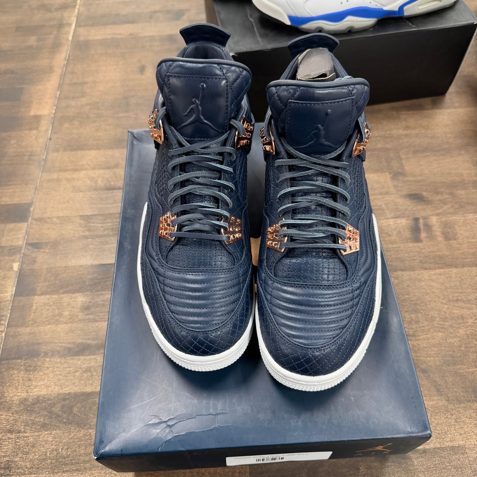 Obsidian Jordan 4 Retro (Lightly Worn)