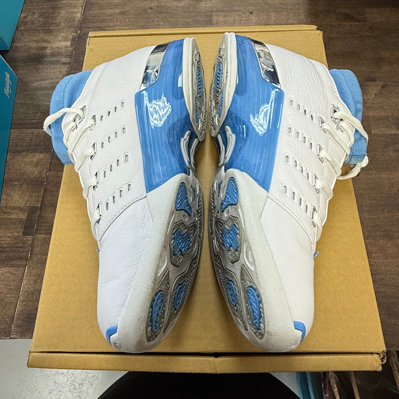 University Blue Jordan 17 Retro Low SP (USED)