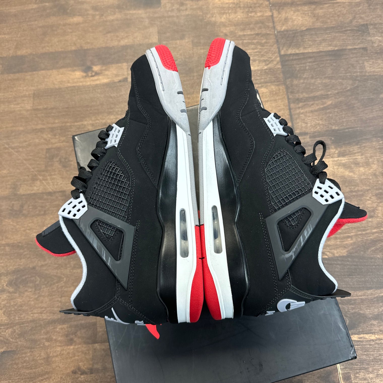 Bred Jordan 4 2019 (USED)
