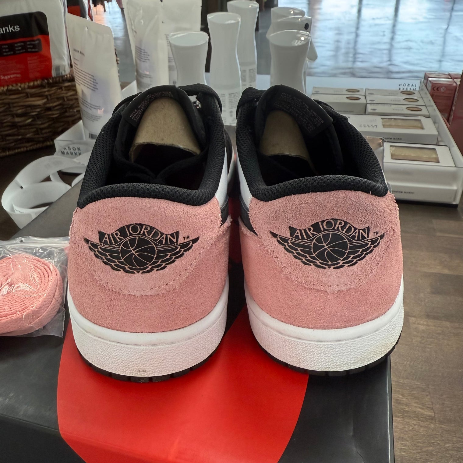 Bleached Coral Jordan 1 OG (USED)
