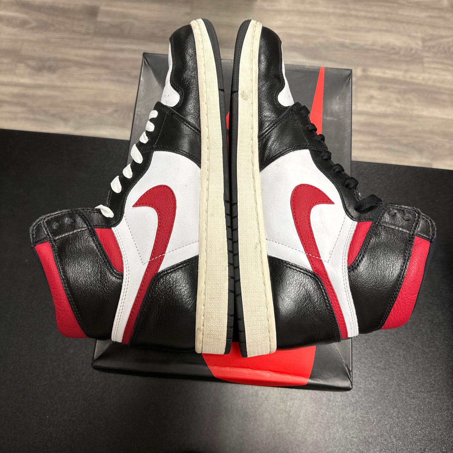 Gym Red Jordan 1 High (USED)