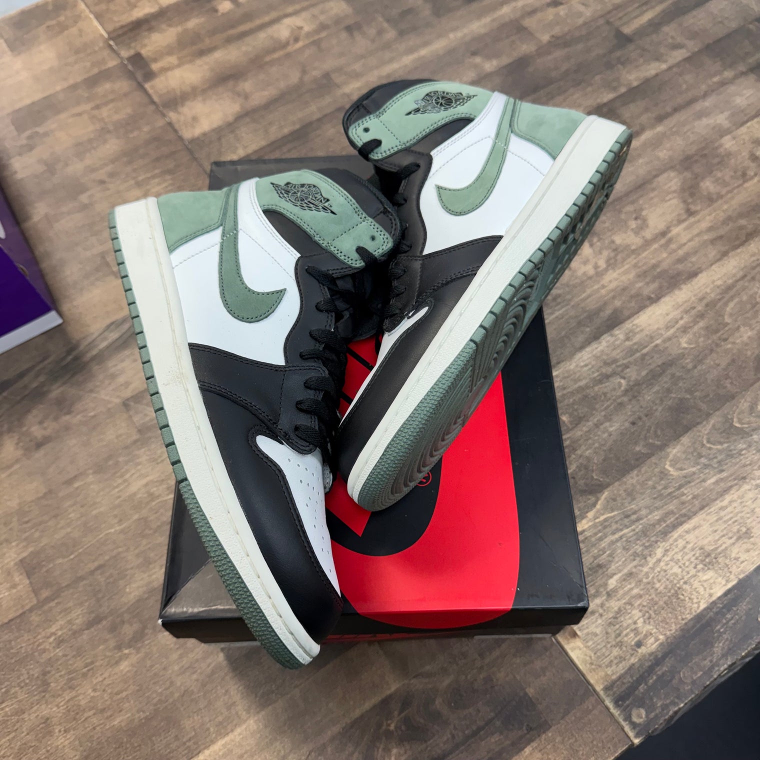 Clay Green Jordan 1 Retro High (USED)