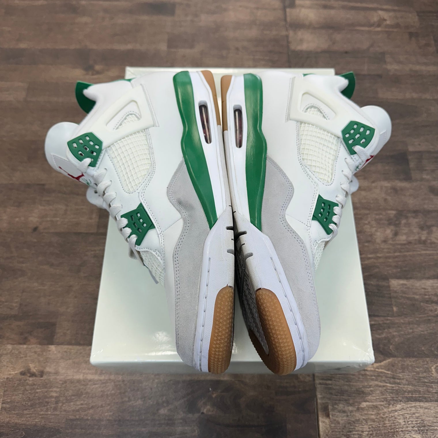 Pine Green SB Jordan 4 (USED)