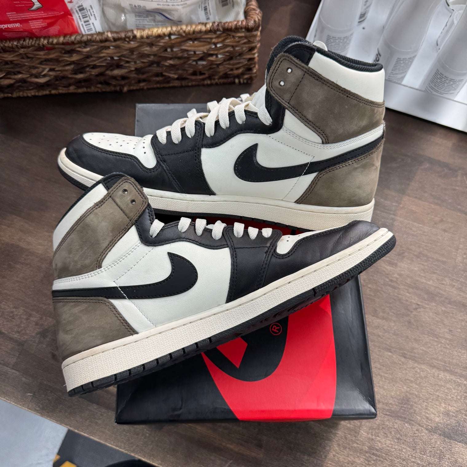 Dark Mocha Jordan 1 High (USED)