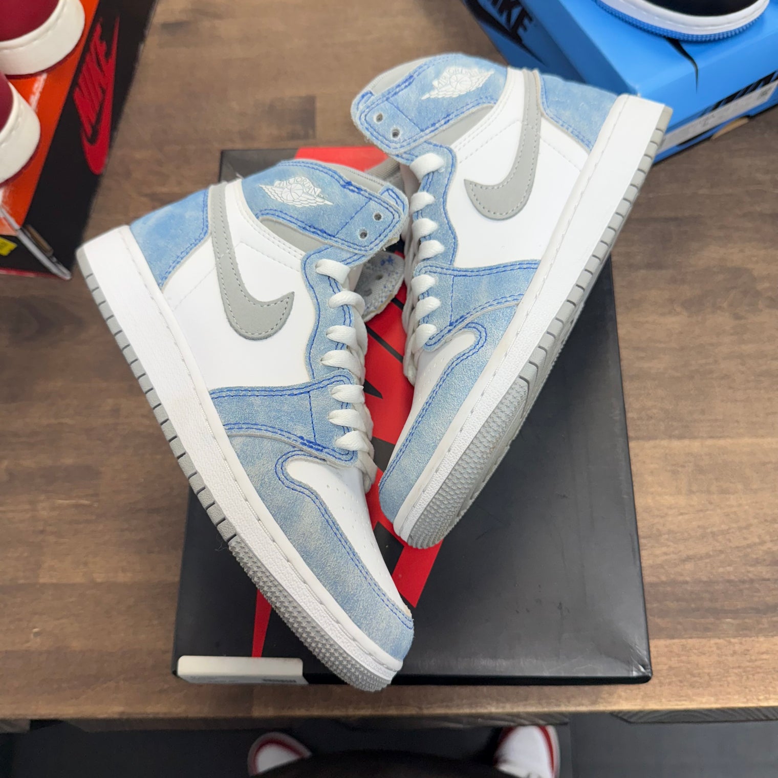 Hyper Royal Jordan 1 High (GS) (USED)