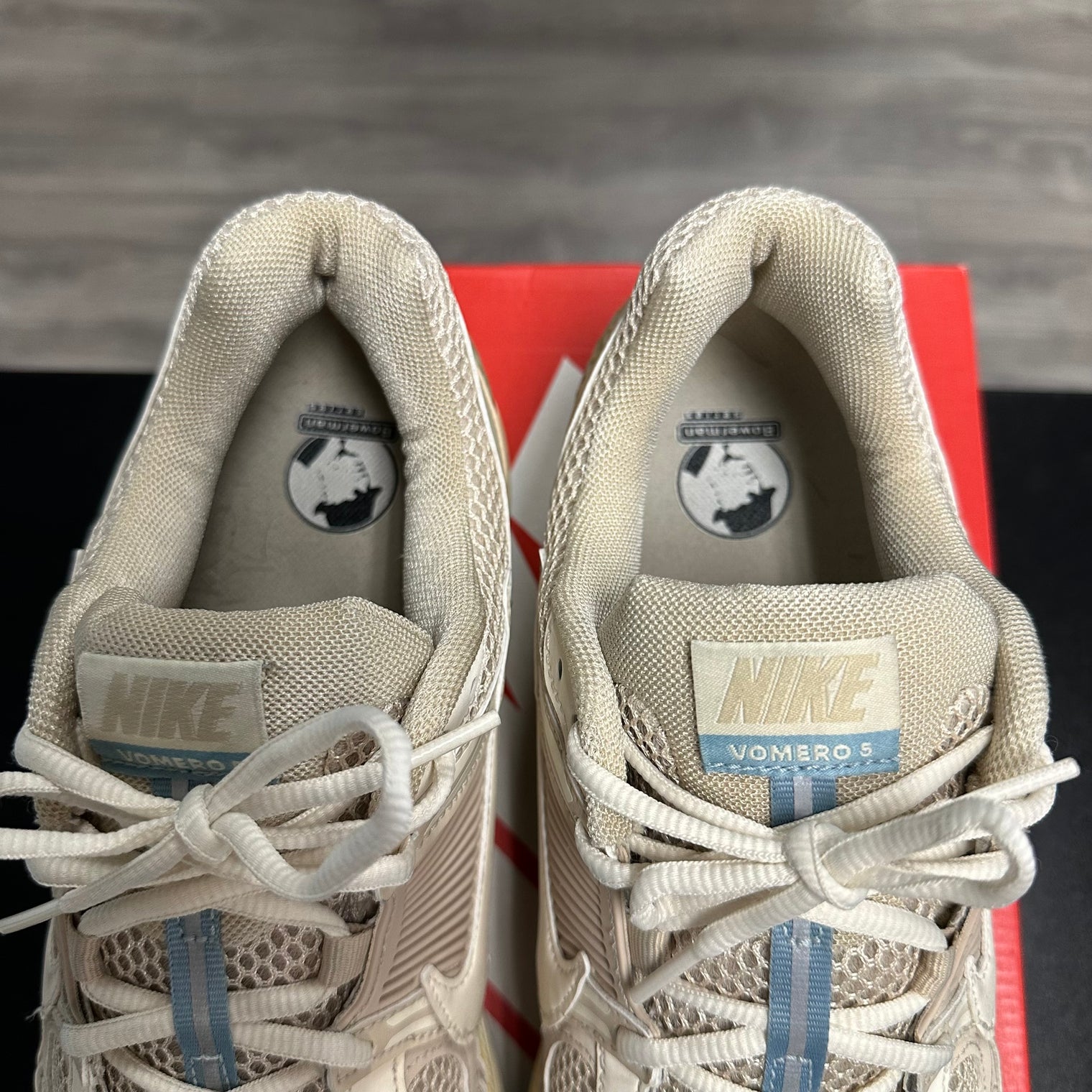 (W) Oatmeal Nike Zoom Vomero 5 (USED)