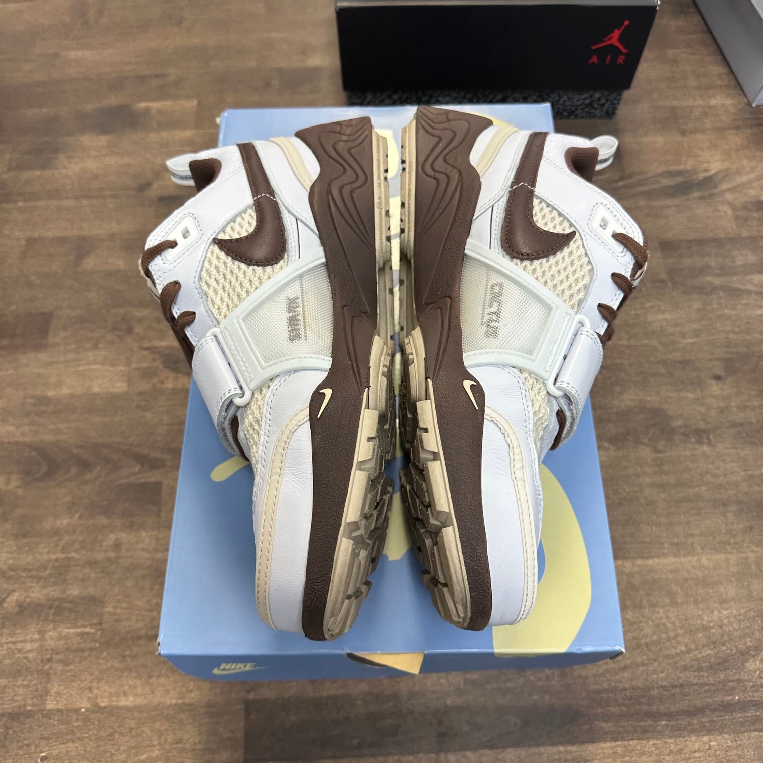 Light Chocolate Field Jaxx Travis Scott (USED)
