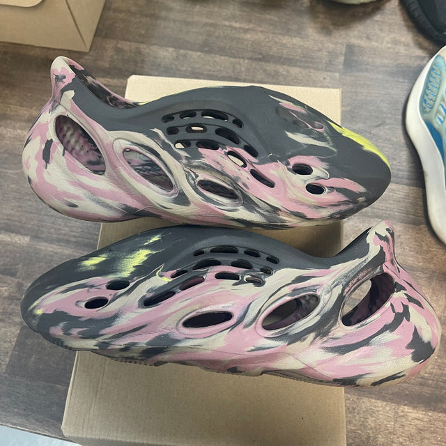 MX Carbon Yeezy Foam RNNR (USED, No Box)