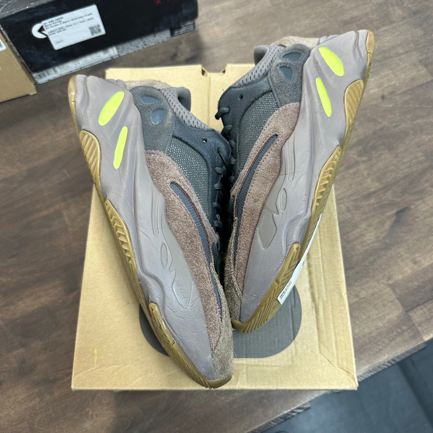Mauve Yeezy 700 (USED)