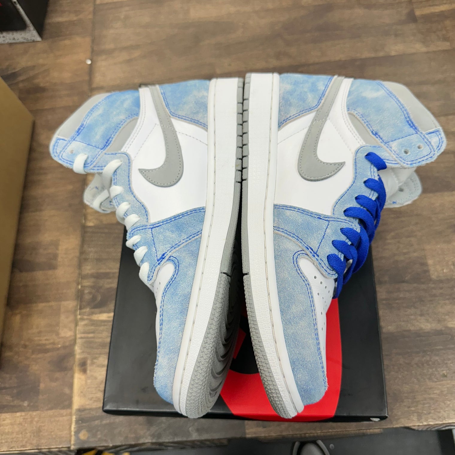 Hyper Royal Jordan 1 High (USED)