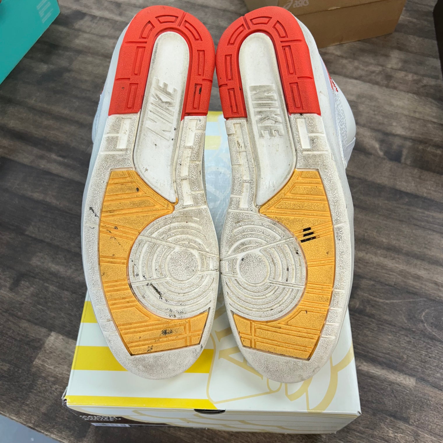 Maison Chateau Rouge Jordan 2 Retro (USED)