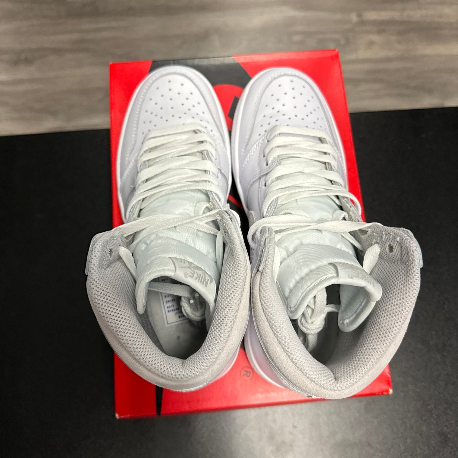 Neutral Grey 85 Jordan 1 High (USED)