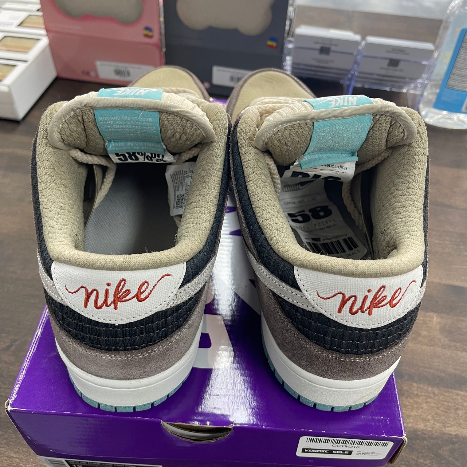 Big Money Saving SB Dunk Low (USED)