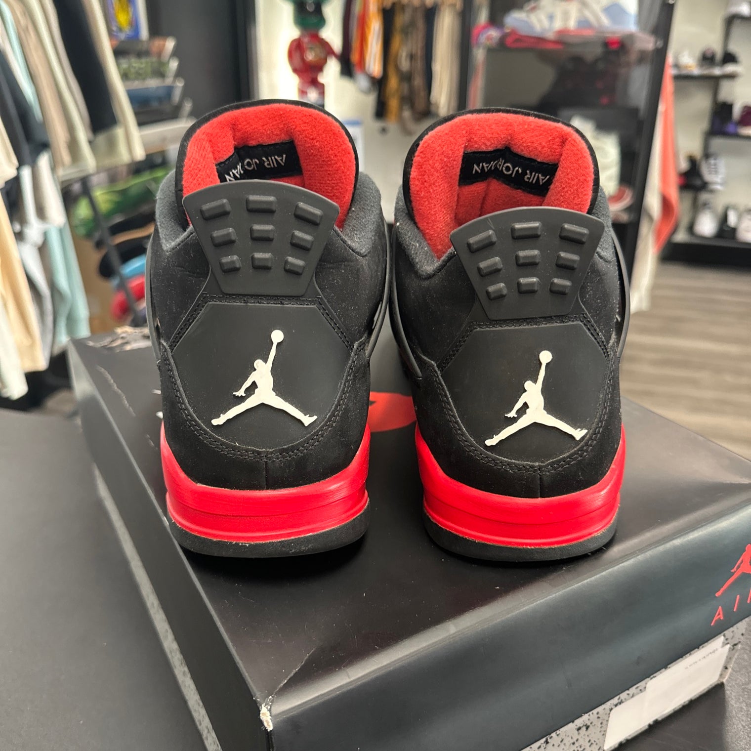 Red Thunder Jordan 4 (USED)