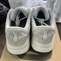 Analog Yeezy 700 (USED)