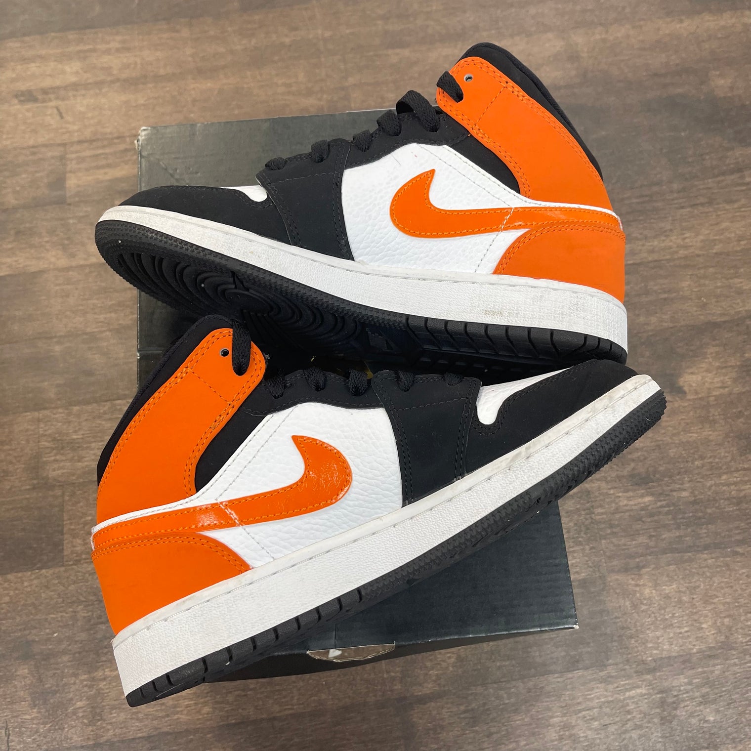 Shattered Backboard Jordan 1 Mid (USED)