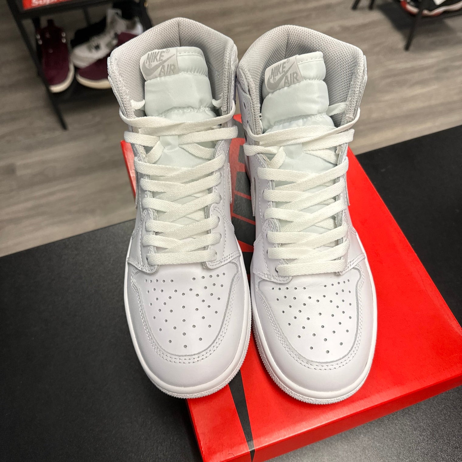 Neutral Grey 85 Jordan 1 High (USED)
