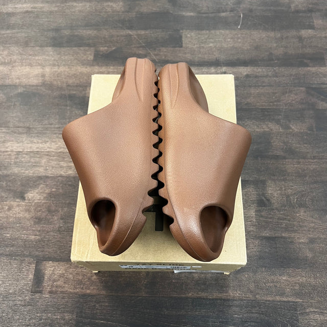 Flax Yeezy Slide (Lightly worn)
