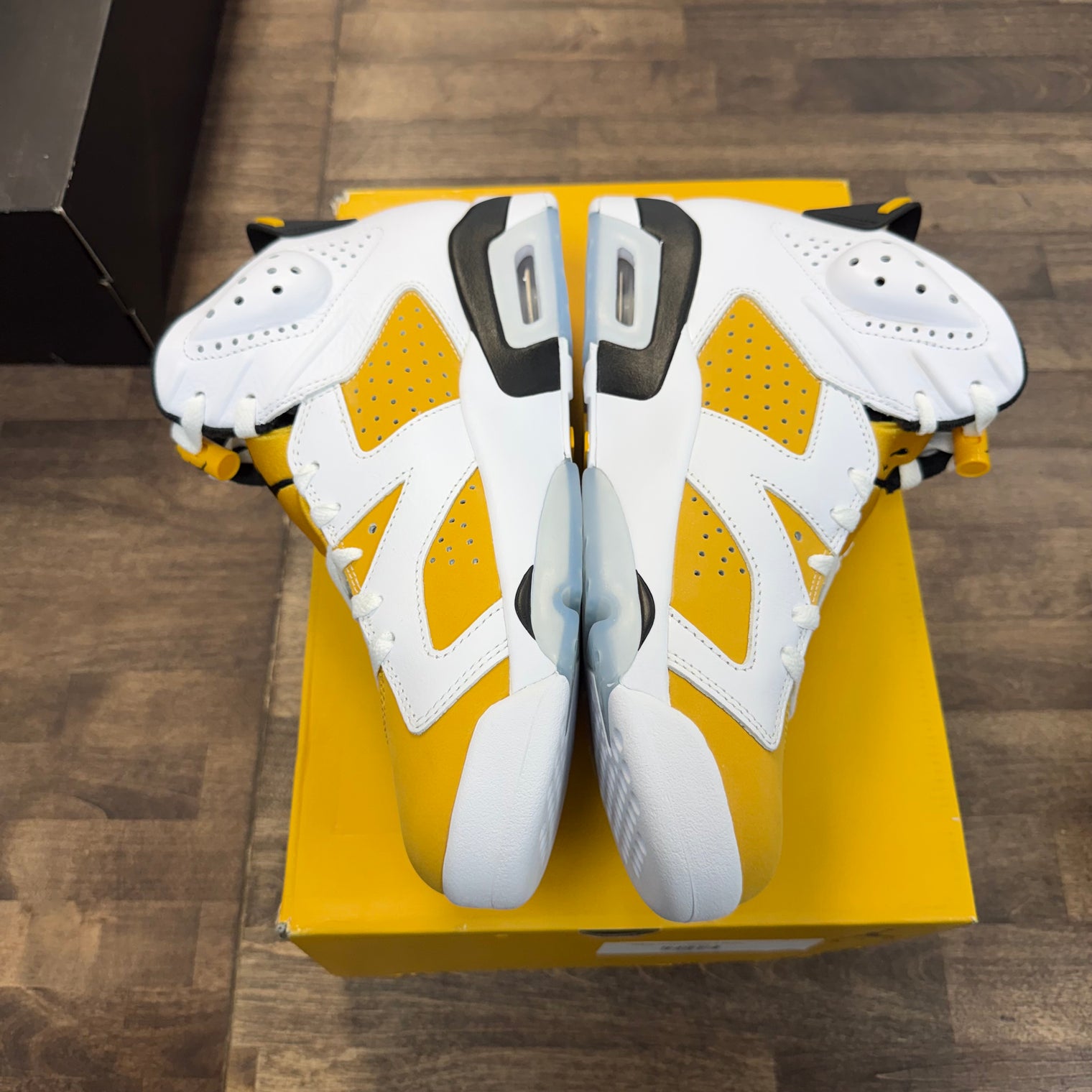 Yellow Ochre Jordan 6 Retro (Lightly Worn)