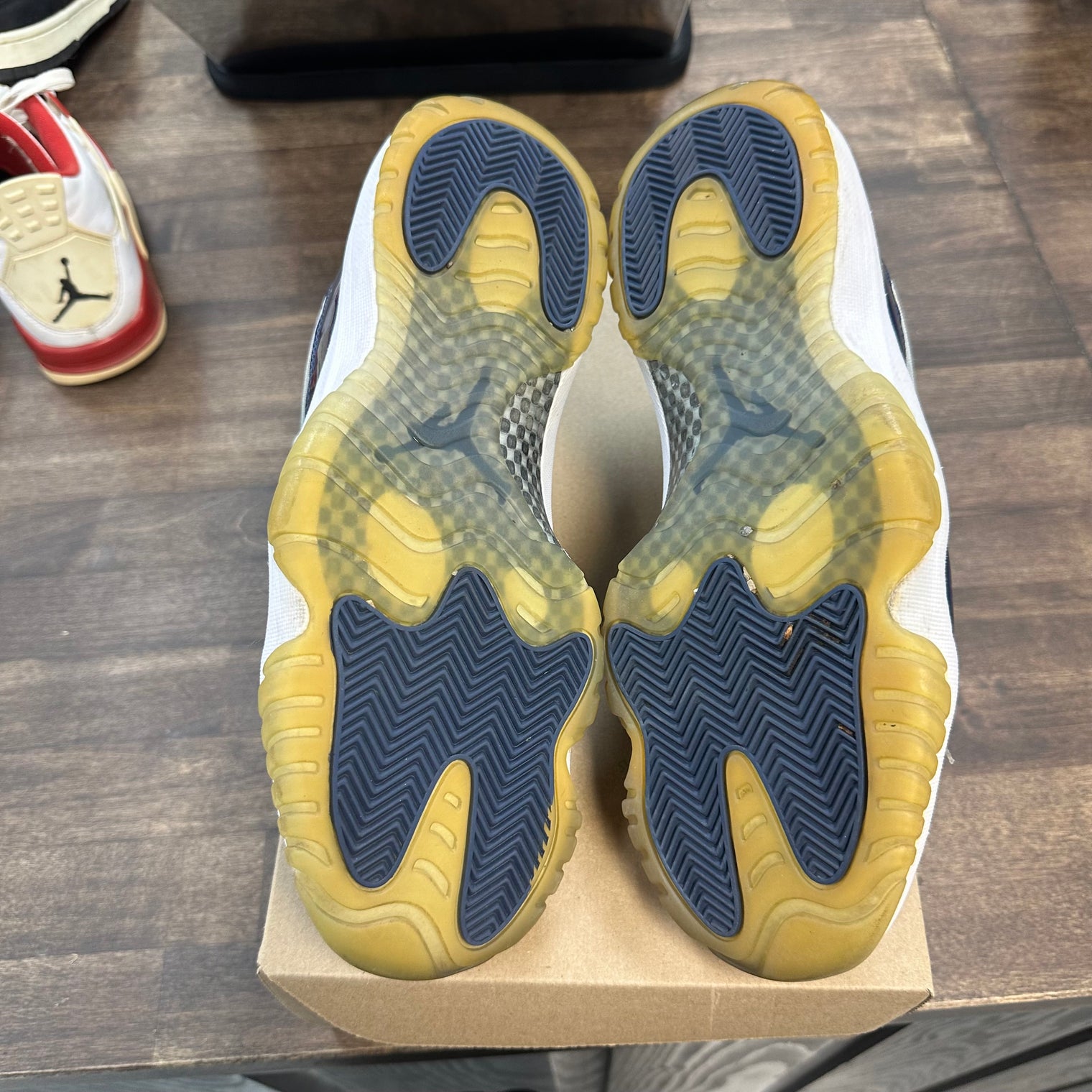 Georgetown Jordan 11 Low (USED,No Box)