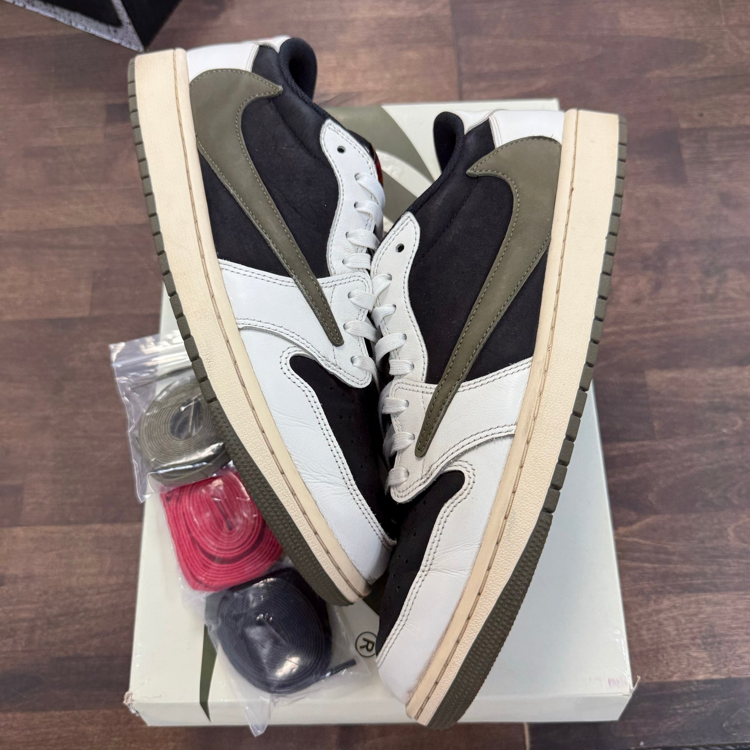 Olive Travis Scott Jordan 1 Low (W) (USED)