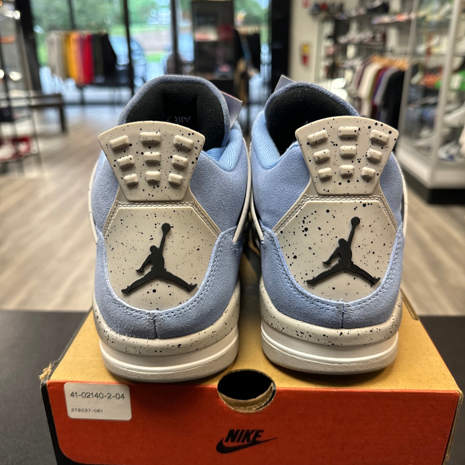 University Blue Jordan 4 Retro (USED, replacement box)