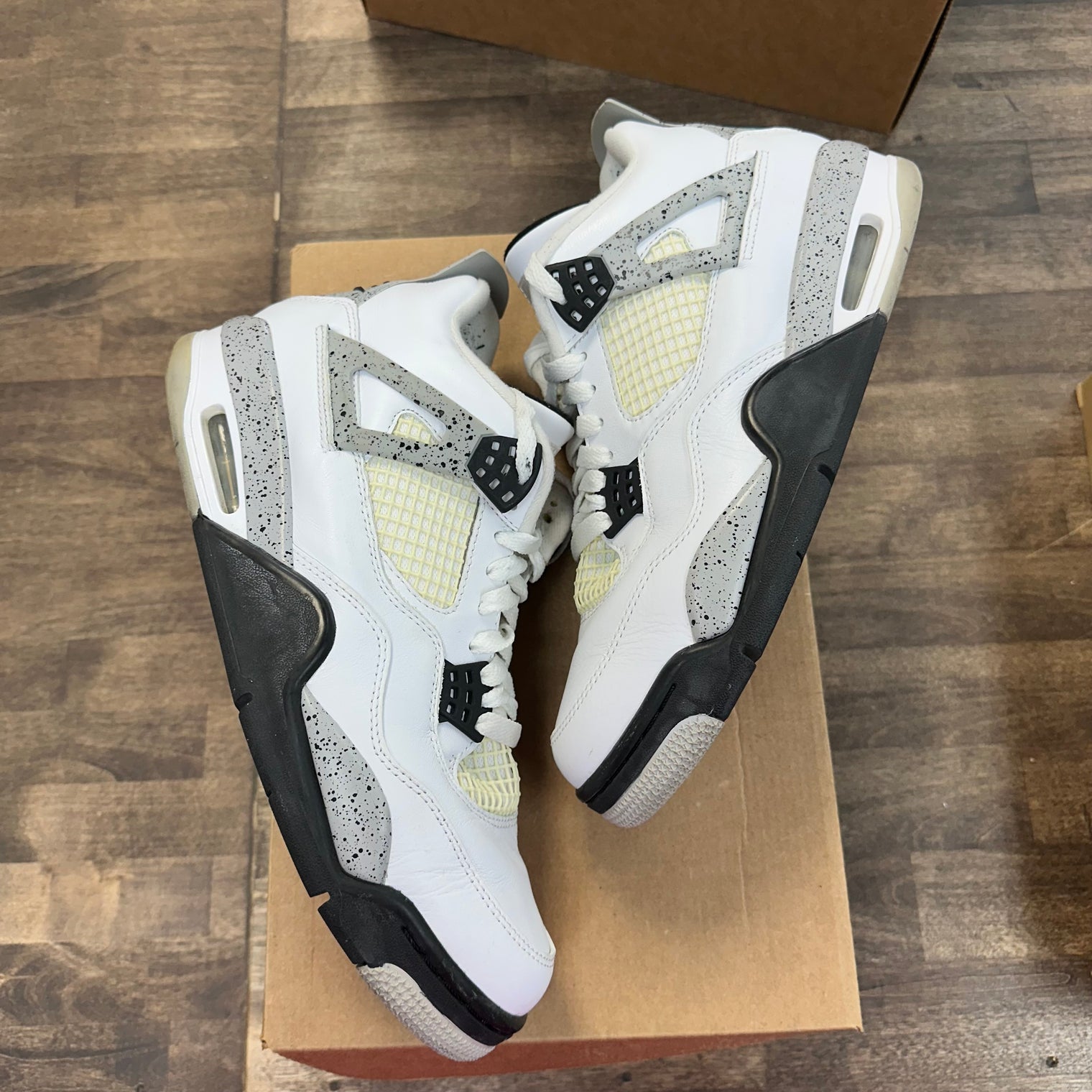 White Cement Jordan 4 2016 (USED, No Box)