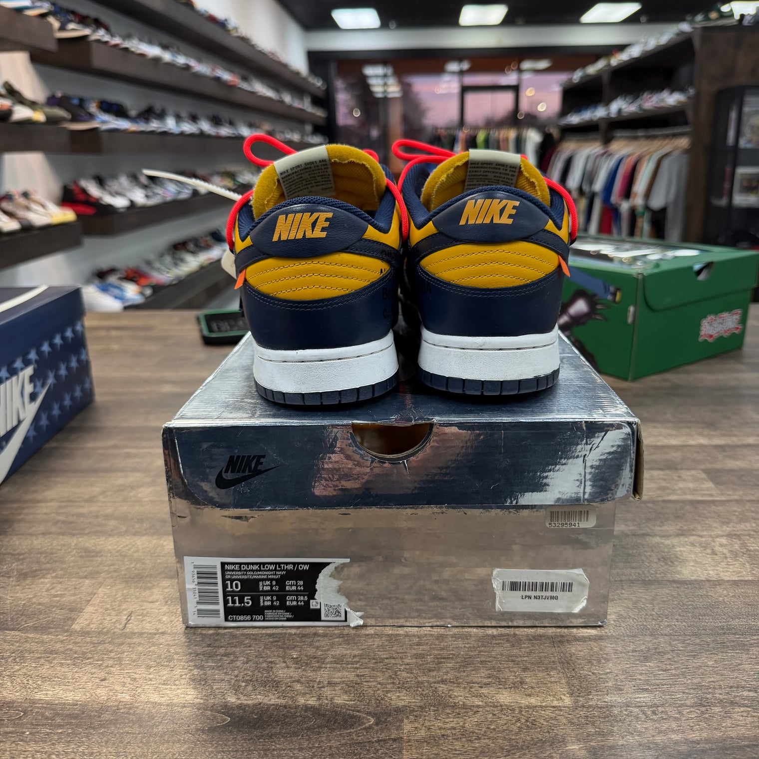 Off-White University Gold Nike Dunk Low (USED)