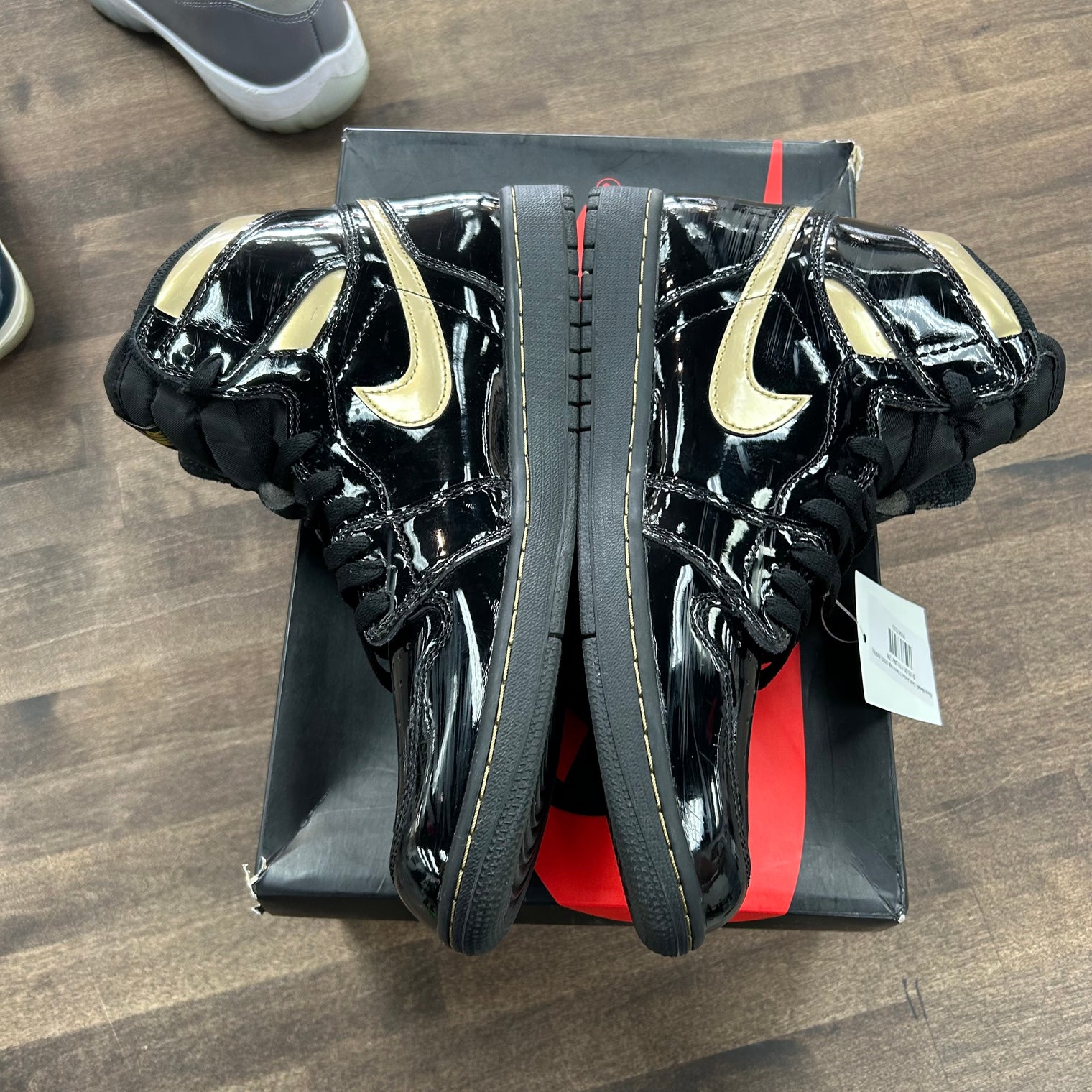 Black Metallic Gold Jordan 1 Retro High (2020) (USED)
