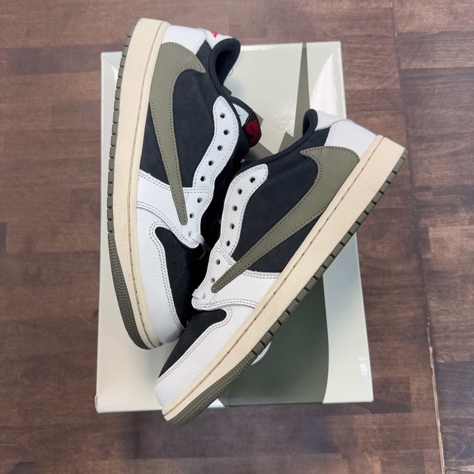 (W) Medium Olive Jordan 1 Low OG Travis Scott (USED)